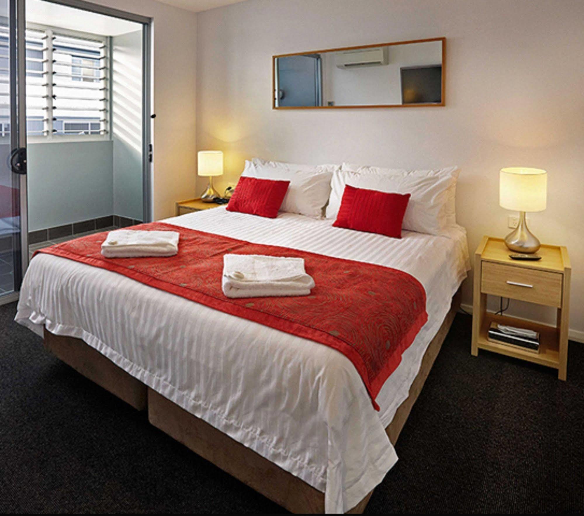 Crown On Darby Newcastle Aparthotel Εξωτερικό φωτογραφία